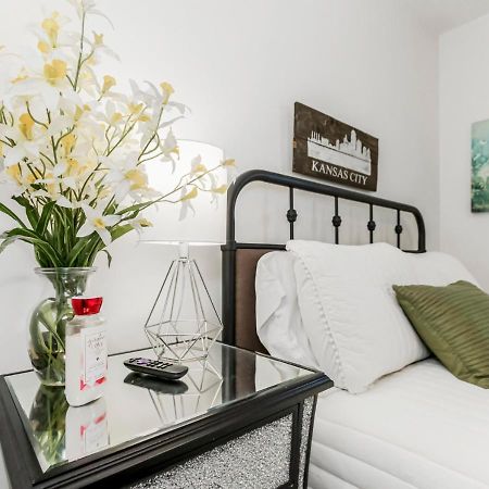 Becky & Marvels 420 Stay - Private Room カンザスシティ エクステリア 写真
